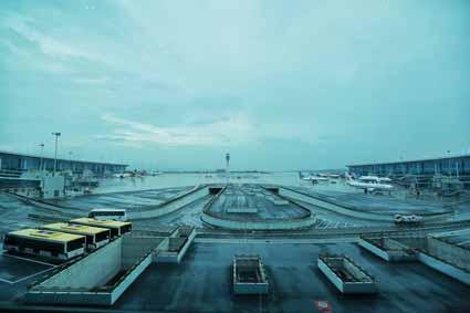 江北机场t3航站楼暨第三跑道工程昨日顺利投用首日预计接待旅客近8万